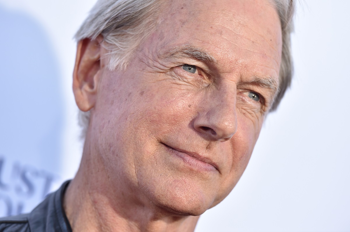 Mark Harmon posing in a picture at the the sixth biennial Stand Up To Cancer (SU2C) telecast at the Barker Hangar.