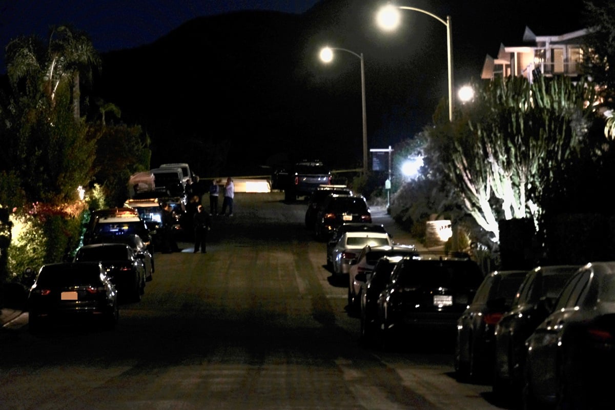 Police officers are seen outside the home of "Friends" star Matthew Perry on October 28, 2023 in Pacific Palisades, California. 