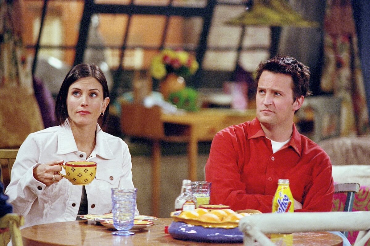 Courteney Cox, in a white jacket, and Matthew Perry, in a red shirt, on 'Friends'