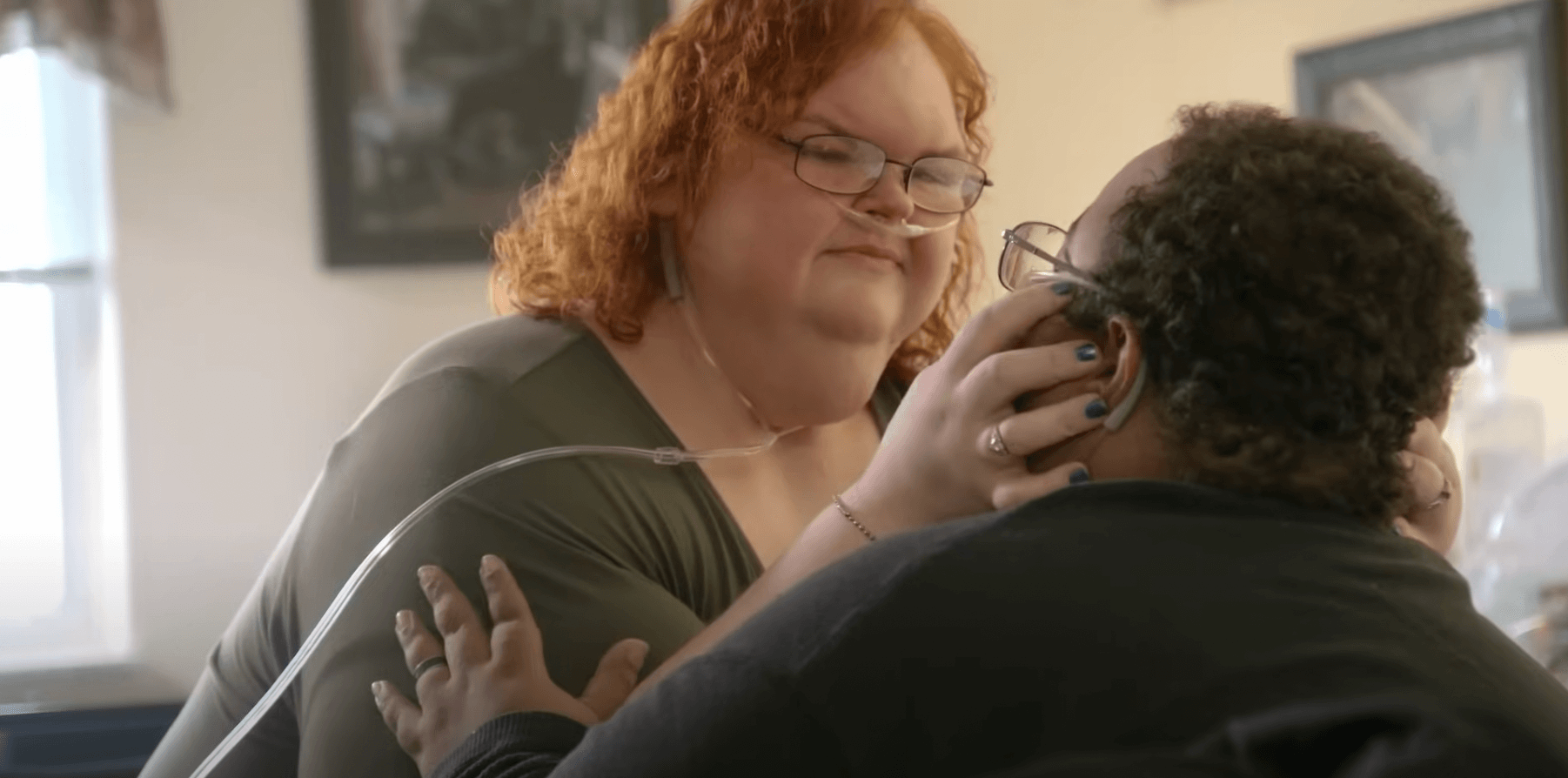 '1000-Lb. Sisters' star Tammy Slaton cradling Caleb Willingham's face