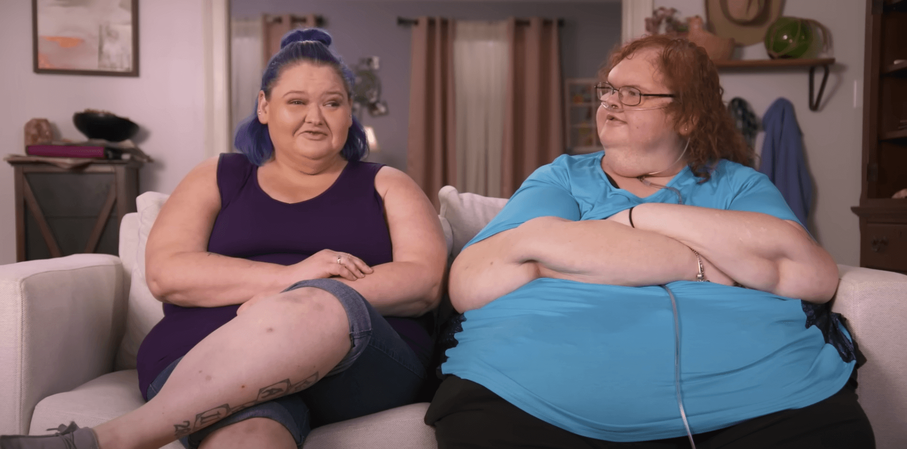 Amy Slaton and Tammy Slaton sitting next to each other on a couch in '1000-Lb. Sisters' Season 5