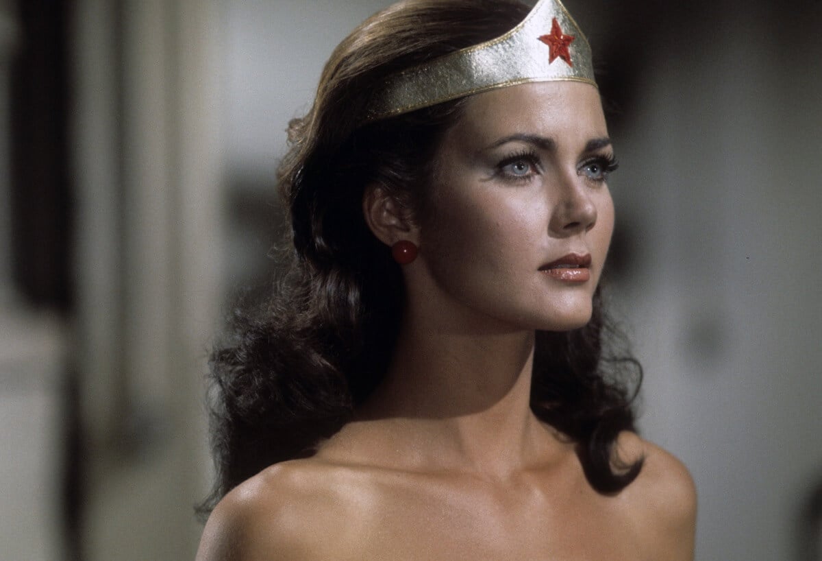 Lynda Carter posing in a Wonder Woman costume in the TV show 'Wonder Woman'.