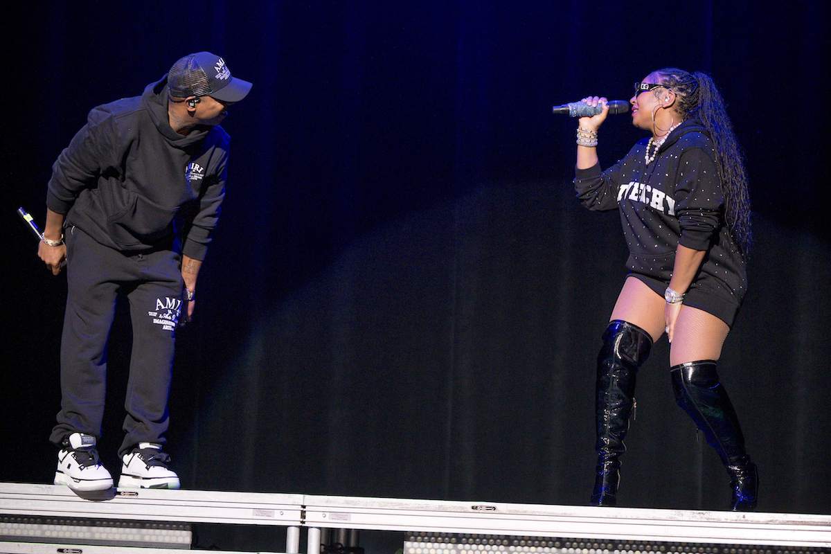 Ja Rule looks at Ashanti across the stage while she sings into the microphone