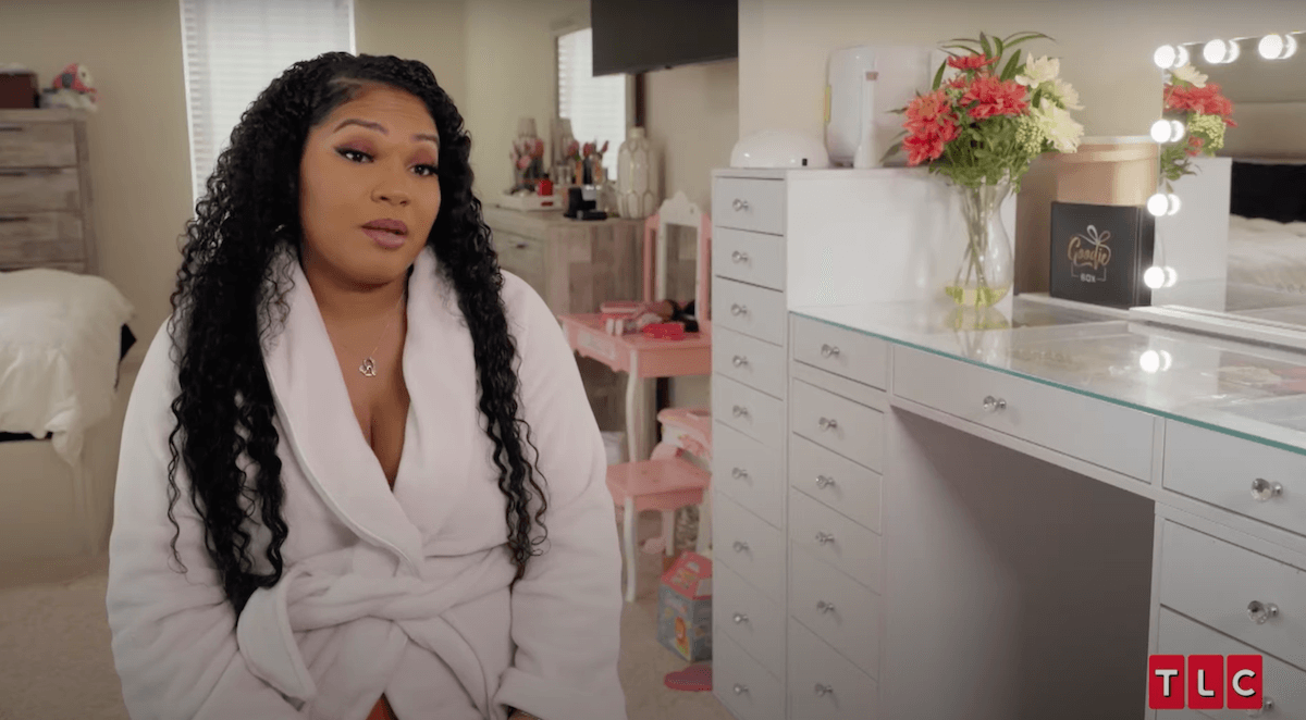 DeLeesa, wearing a pink robe and sitting next to a vanity table, in an episode of TLC's 'sMothered'