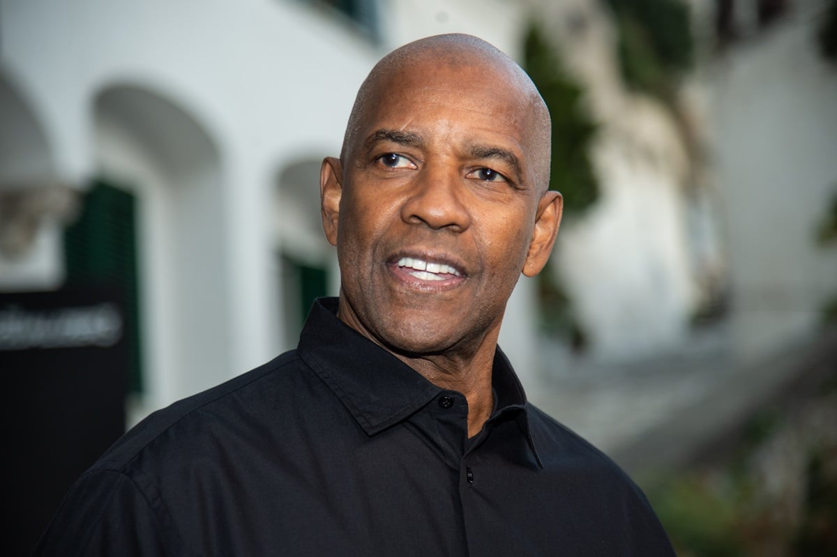 Denzel Washington posing in a black shirt at the photocall for 'Equalizer 3'.