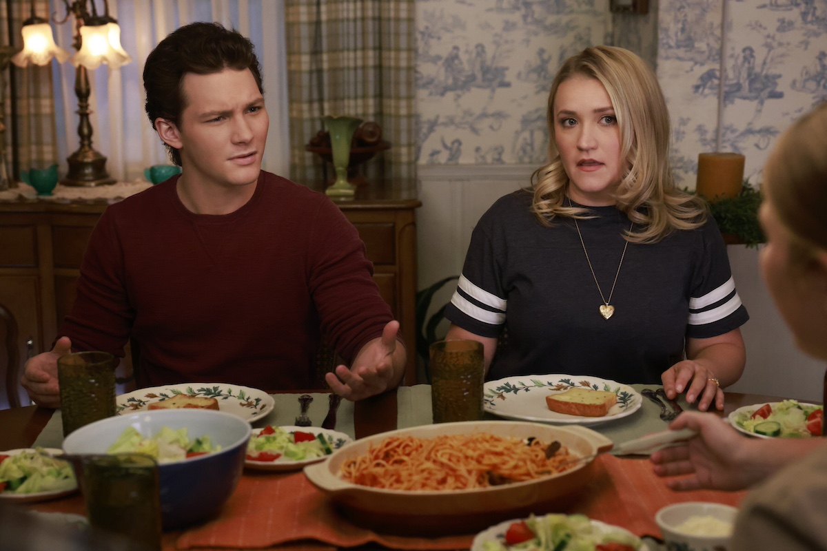 Georgie and Mandy sitting at the dinner table and looking confused in 'Young Sheldon' Season 7