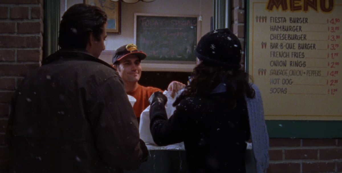Max Medina and Lorelai Gilmore grab food from Jojo's in seaosn 1 of 'Gilmore Girls'