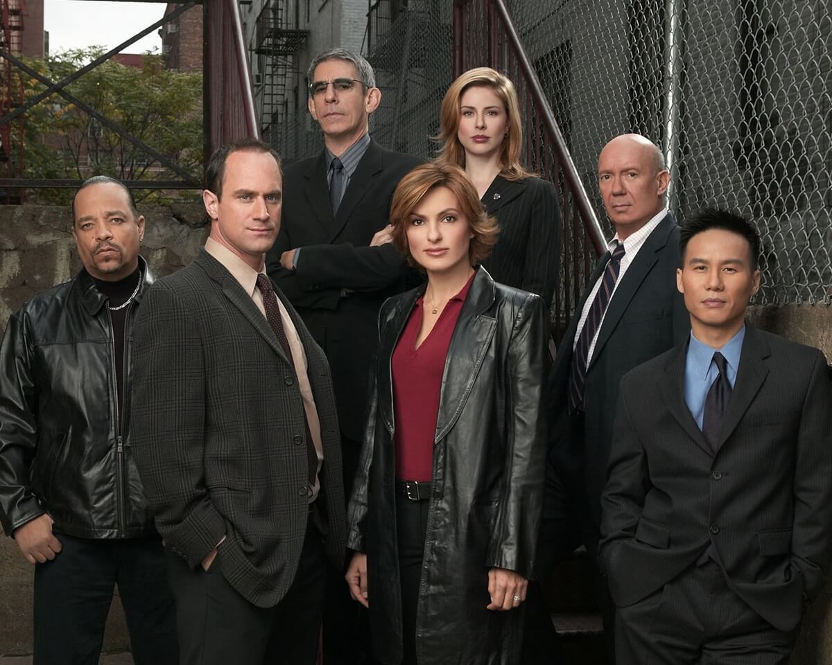Ice-T posing in a picture with the 'Law and Order' cast.