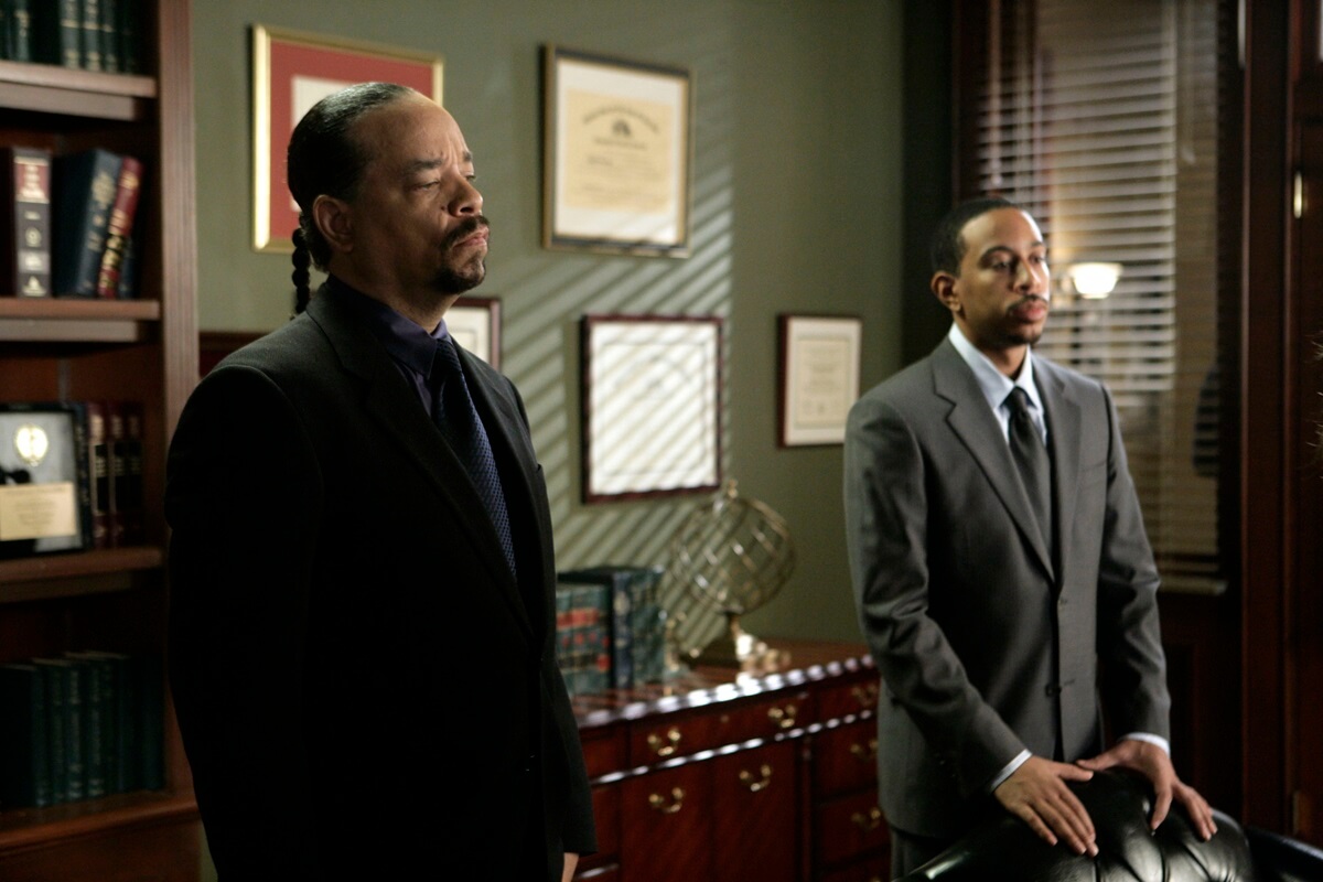 Ice-T and Ludacris wearing suits while standing next to each other in an episode of 'Law & Order SVU'.