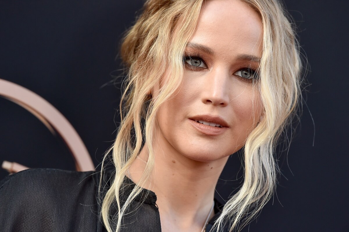 Jennifer Lawrence posing at the 'Dark Phoenix' premiere.