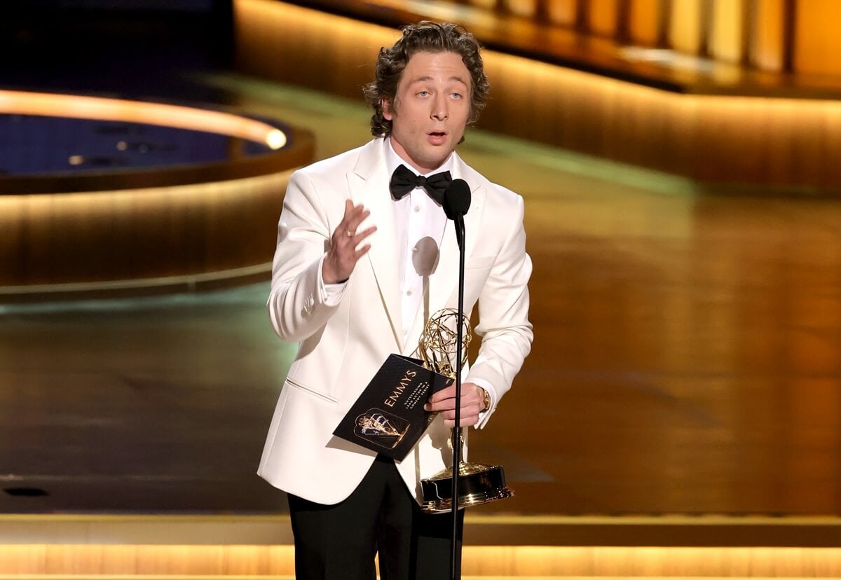 Jeremy Allen White accepting an Emmy for 'The Bear'.