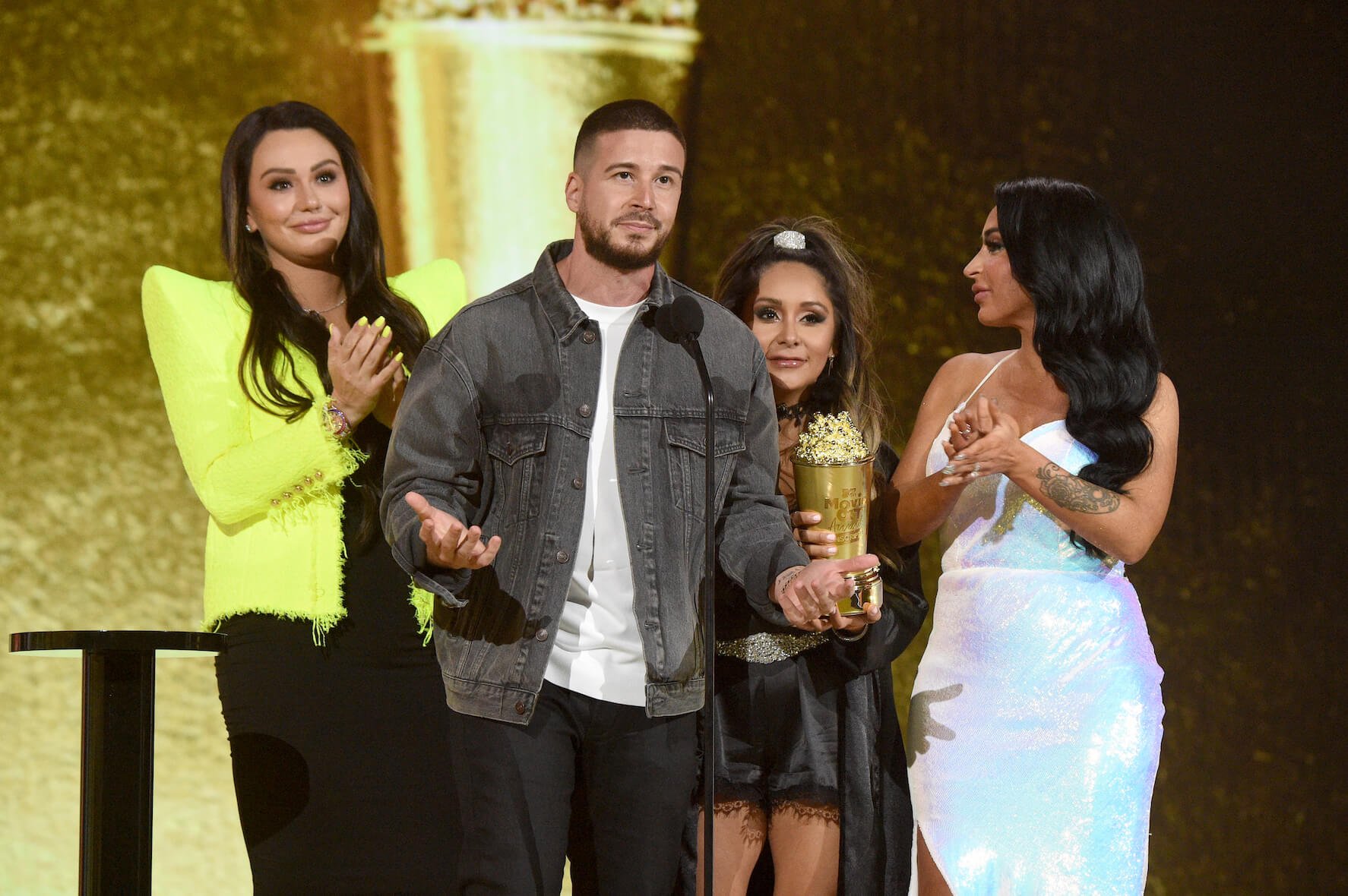 Jenni 'JWOWW' Farley, Vinny Guadagnino, Nicole 'Snooki' Polizzi, and Angelina Pivarnick accepting an award for 'Jersey Shore'