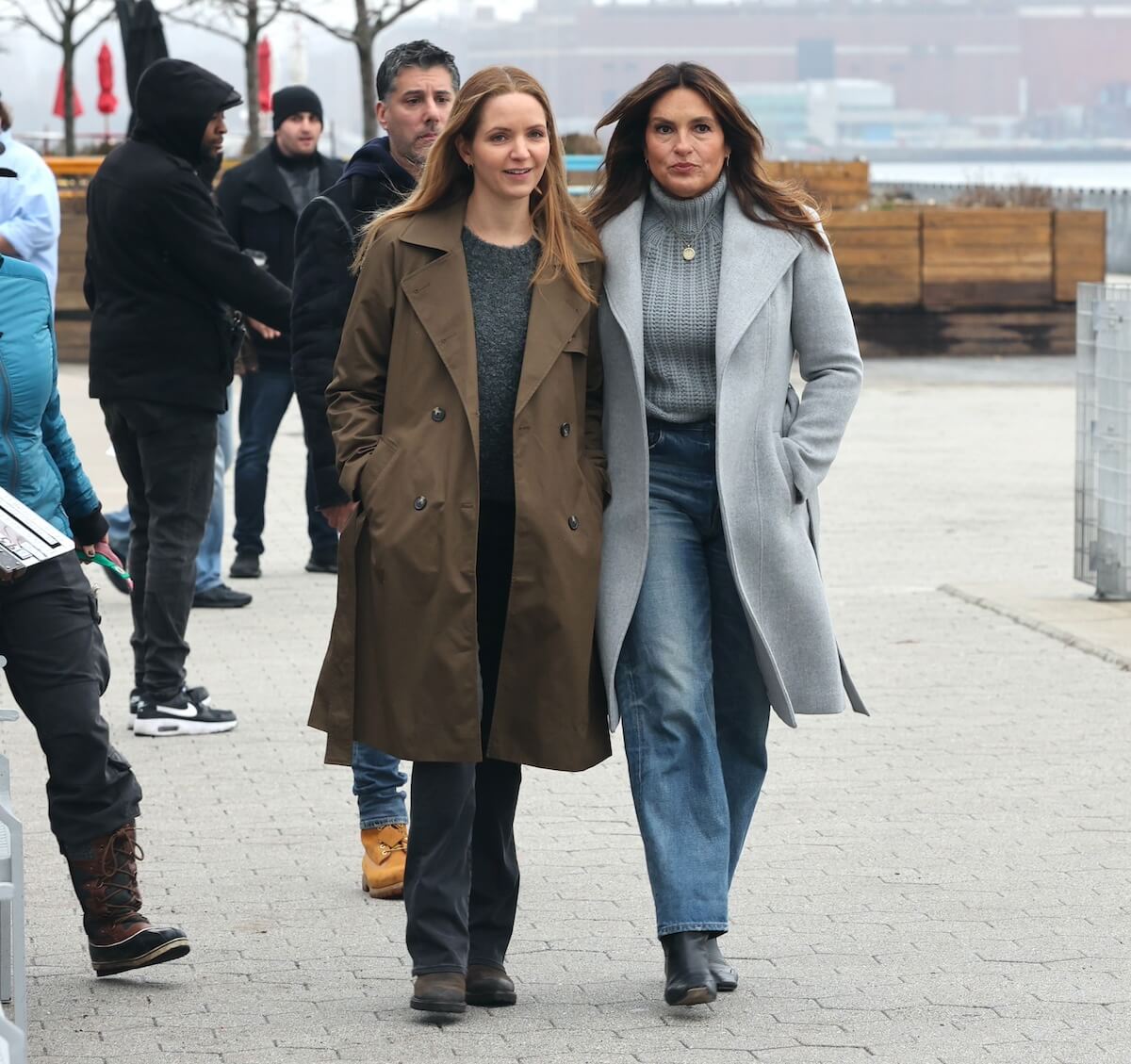 Jordana Spiro and Mariska Hargitay walking in NYC while shooting 'Law & Order: SVU'