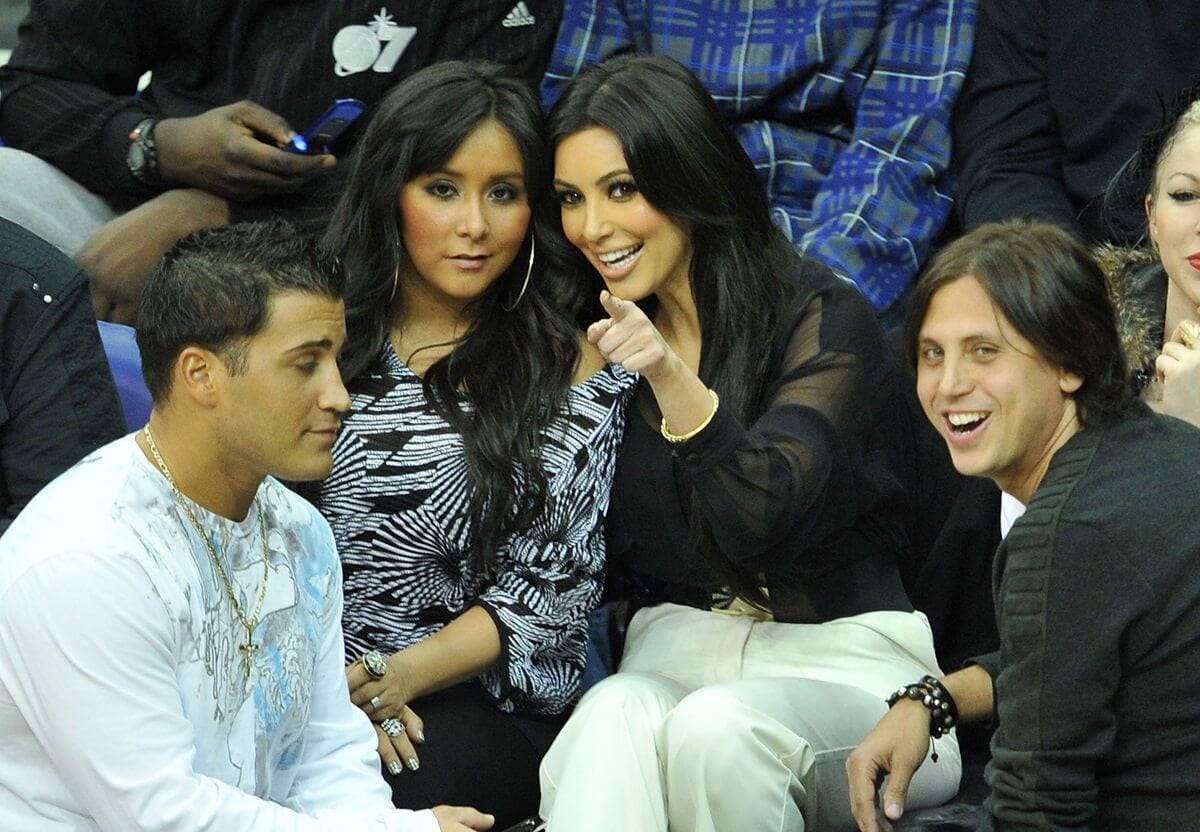 Snooki and Kim Kardashian attending a basketball game.