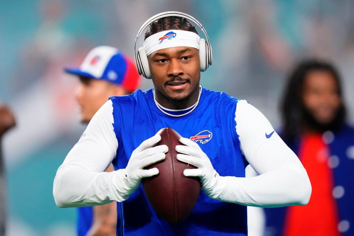 Stefon Diggs of the Buffalo Bills warms up prior to a game against the Miami Dolphins
