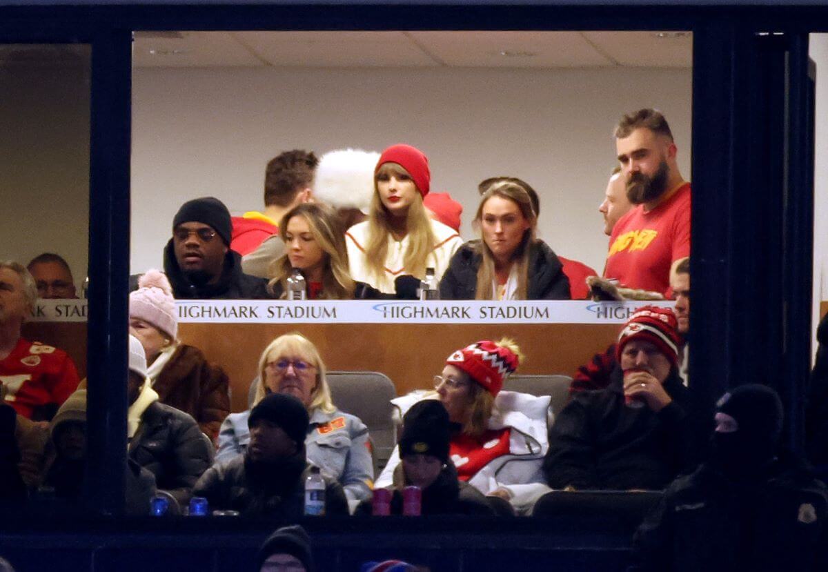 Taylor Swift and members of the Kelce family watching the AFC Divisional Playoff between the Kansas City Chiefs and the Buffalo Bills game