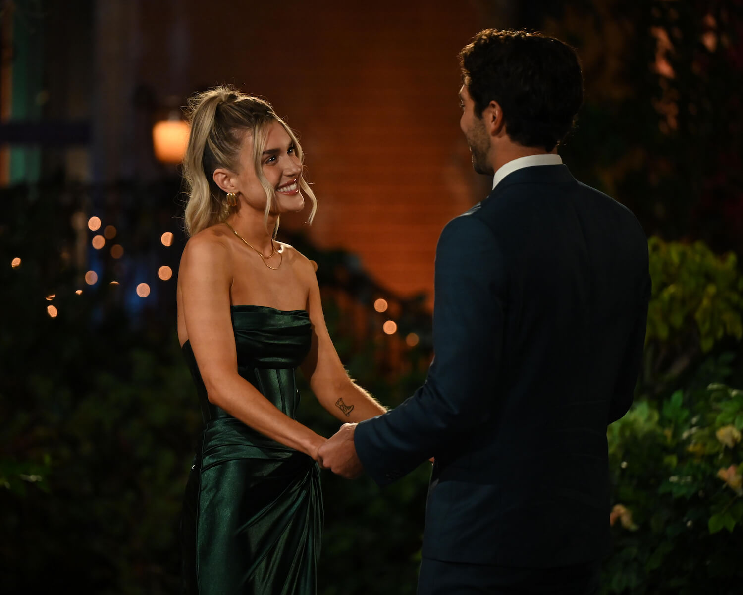 'The Bachelor' Season 28 contestant Sydney Gordon meeting Joey Graziadei on night 1