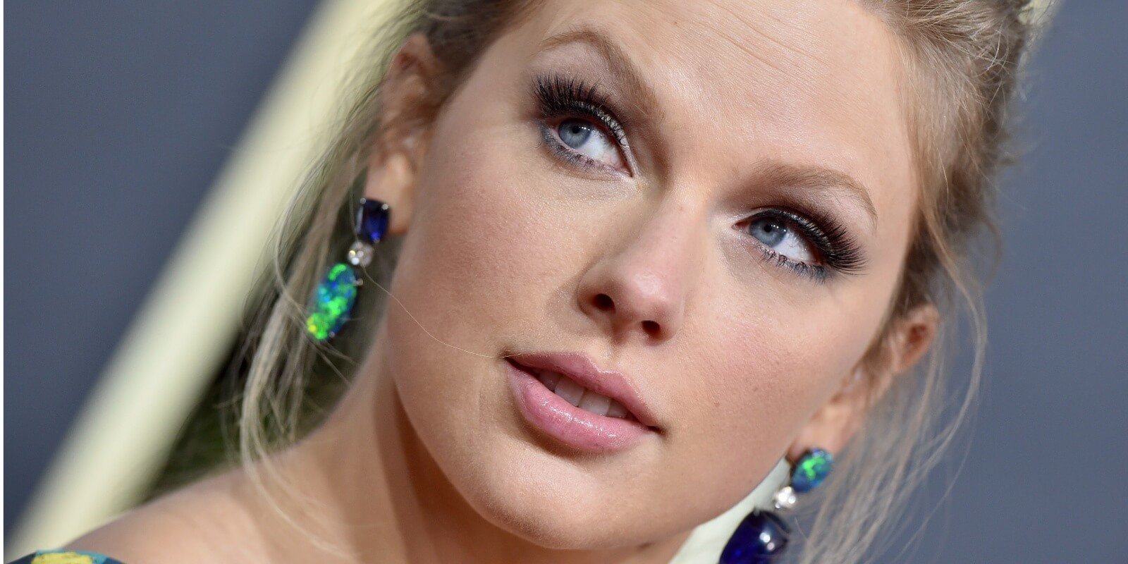 Taylor Swift looks away from the camera on the red carpet at the 2020 Golden Globe Awards.