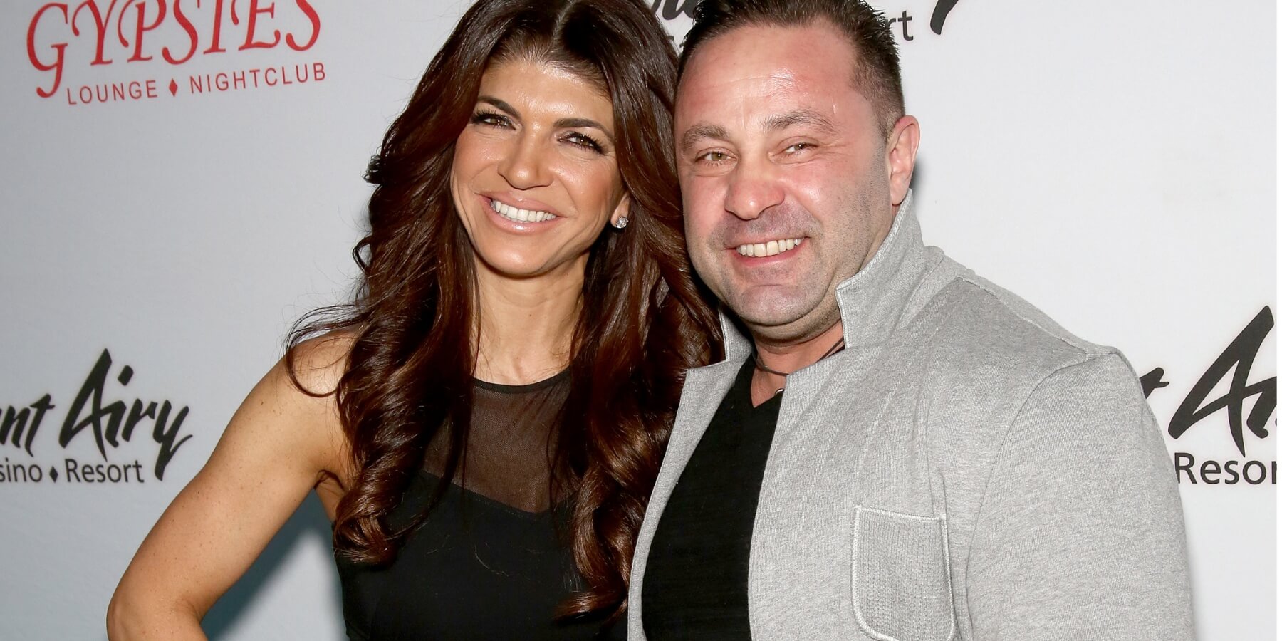 Teresa Giudice and Joe Giudice pose at a fan event in 2016.