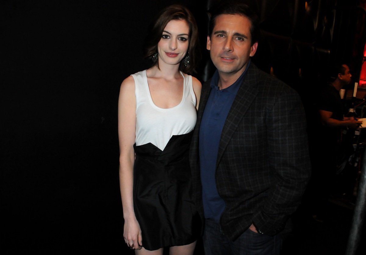 Anne Hathaway posing next to Steve Carell at Spike TV's 2nd Annual Guys Choice Awards.