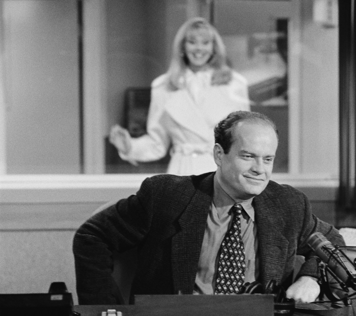 Kelsey Grammer as Doctor Frasier Crane (front), Shelley Long as Diane Chambers (back),