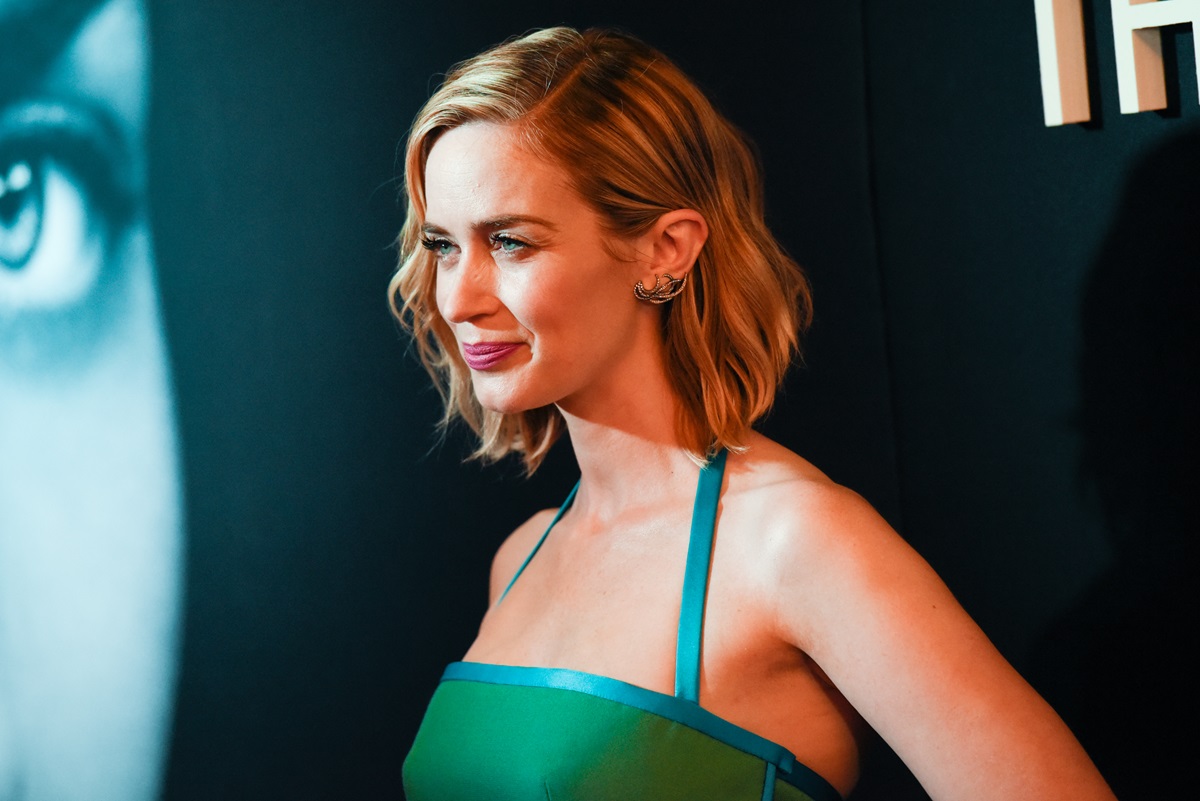 Emily Blunt posing in a green dress at the 'Girl on the Train' premiere.