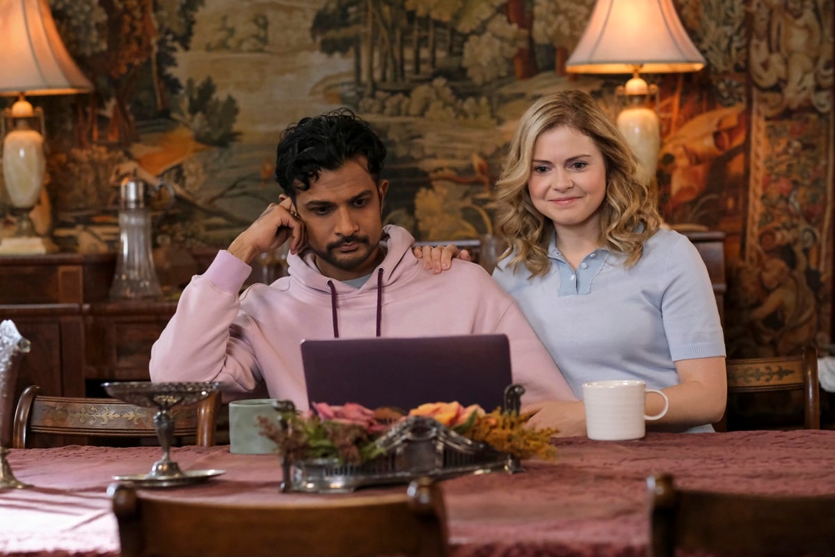 Jay and Samantha sit in their dining room in a season 2 episode of 'Ghosts'