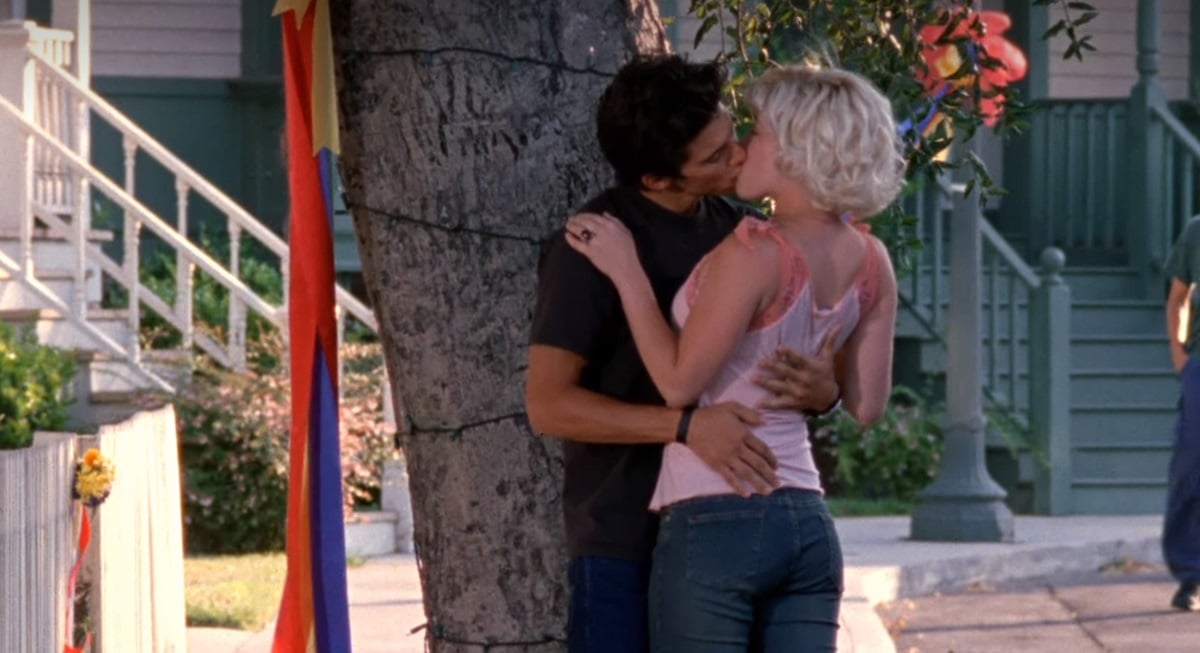 Jess and Shane kiss on the streets of Stars Hollow 
