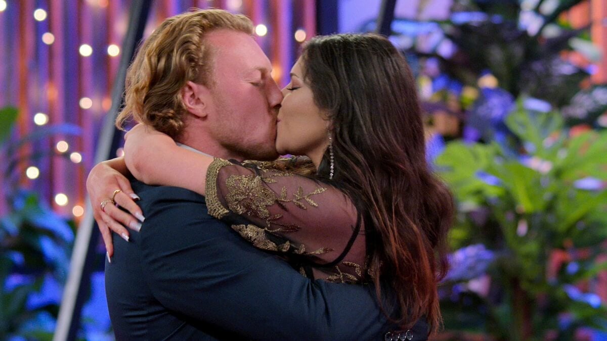 Johnny kissing Amy after 'Love Is Blind' Season 6 reveal