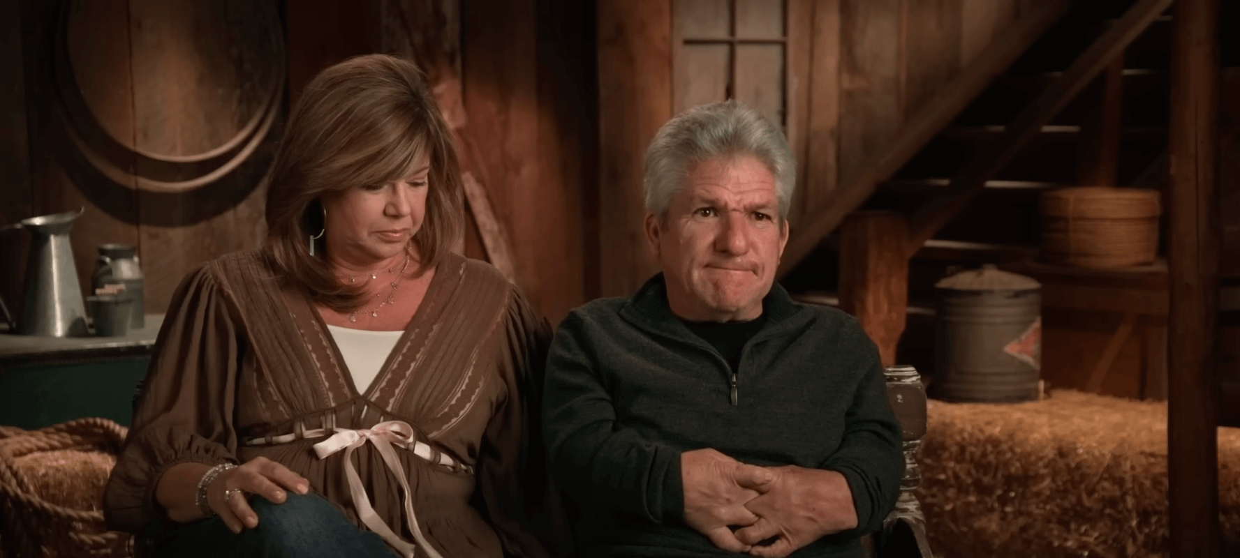 'Little People, Big World' stars Matt Roloff and Caryn Chandler sitting next to each other on a couch
