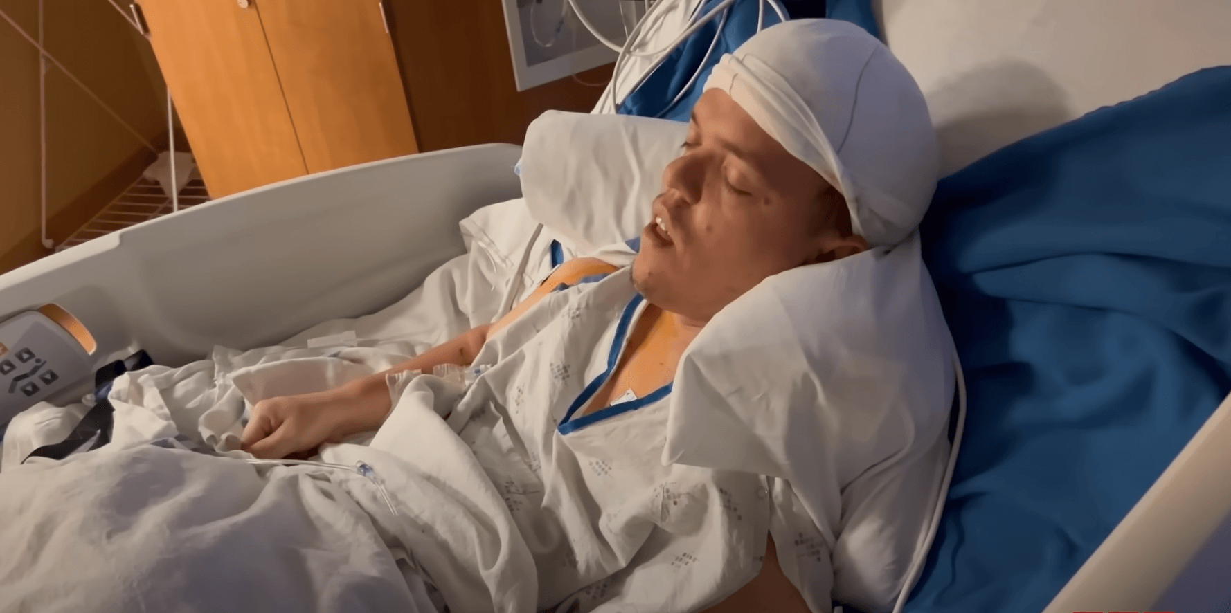 'Little People, Big World' star Zach Roloff lying in a hospital bed with a bandage around his head