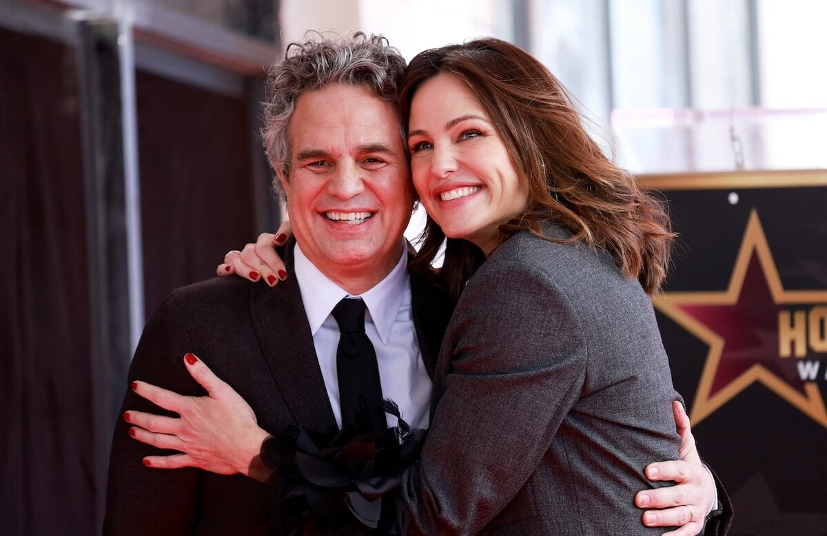 Jennifer Garner hugging Mark Ruffalo