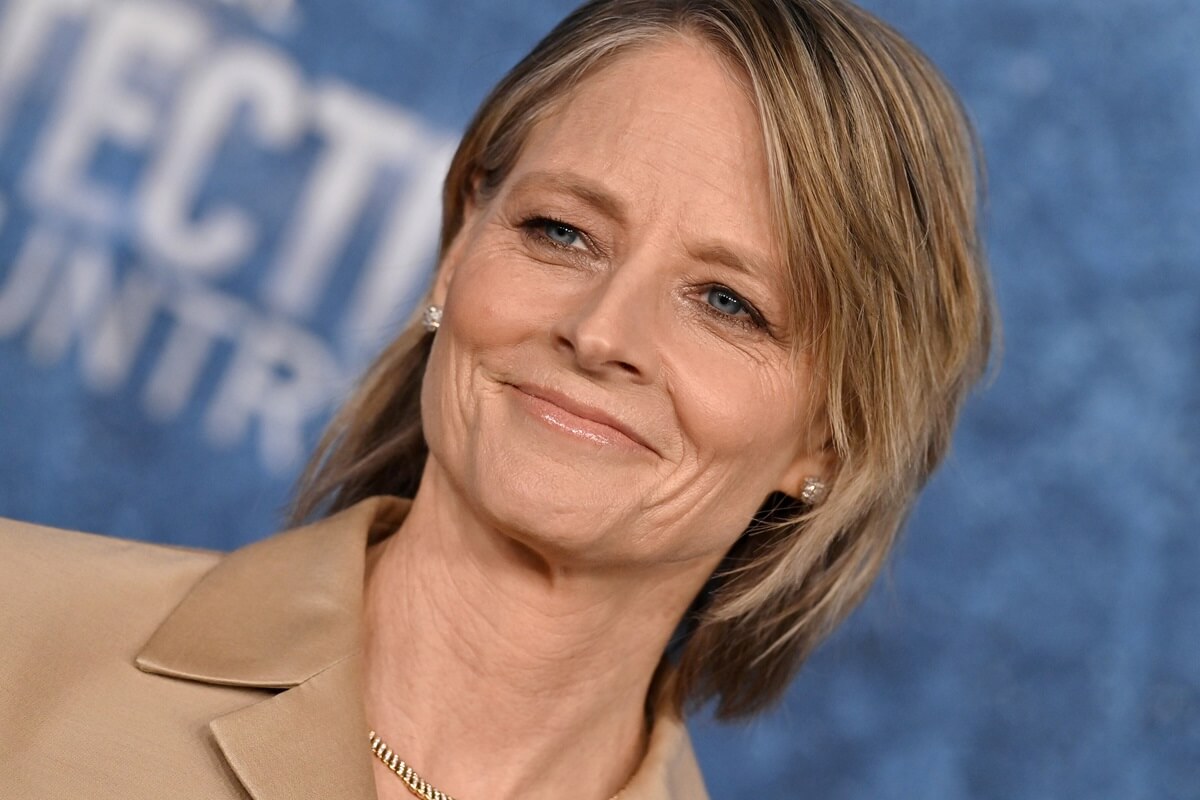 Jodie Foster smiling at the premiere of 'True Detective' in a tan suit.