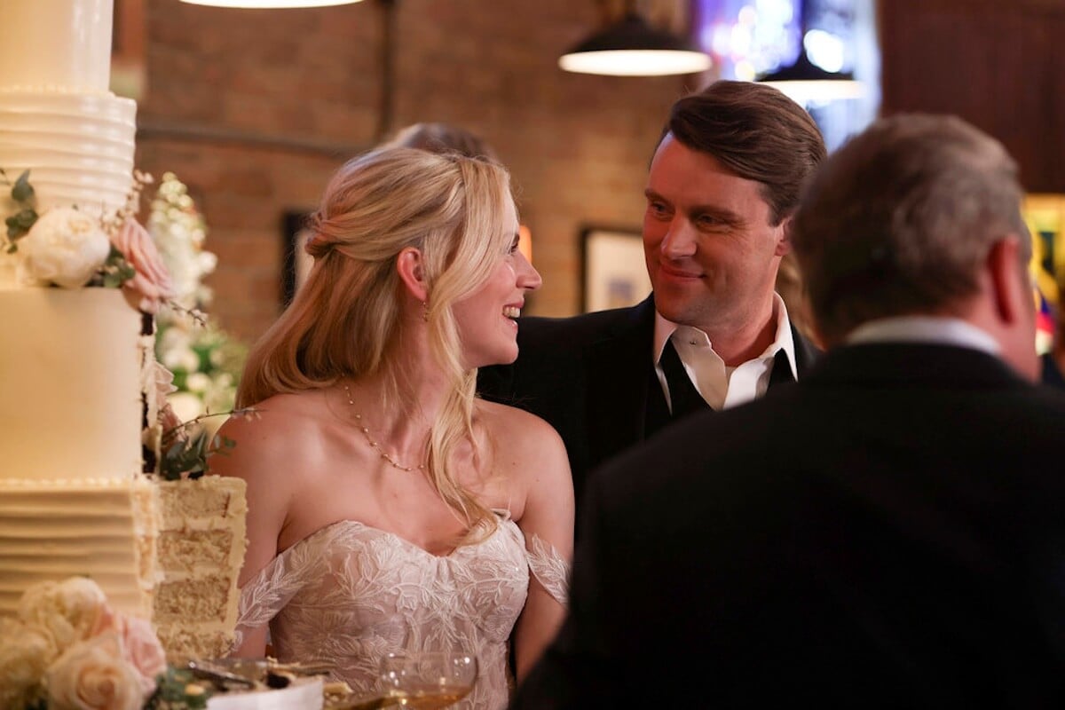 Sylvie Brett (Kara Killmer) and Matt Casey (Jesse Spencer) standing next to their wedding cake