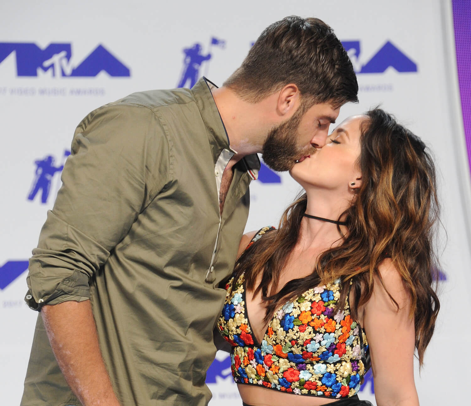 'Teen Mom 2' star Jenelle Evans leaning back and kissing her husband, David Eason