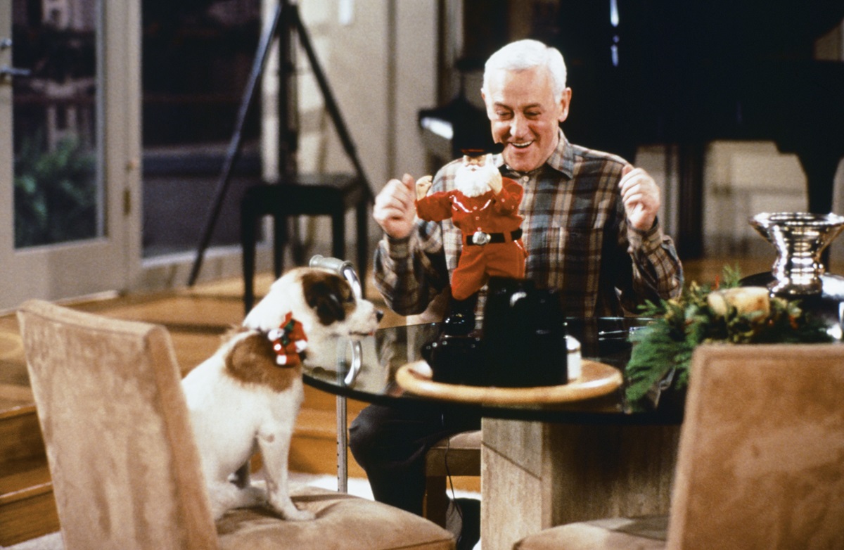 Moose as Eddie, John Mahoney as Martin Crane in 'Frasier'