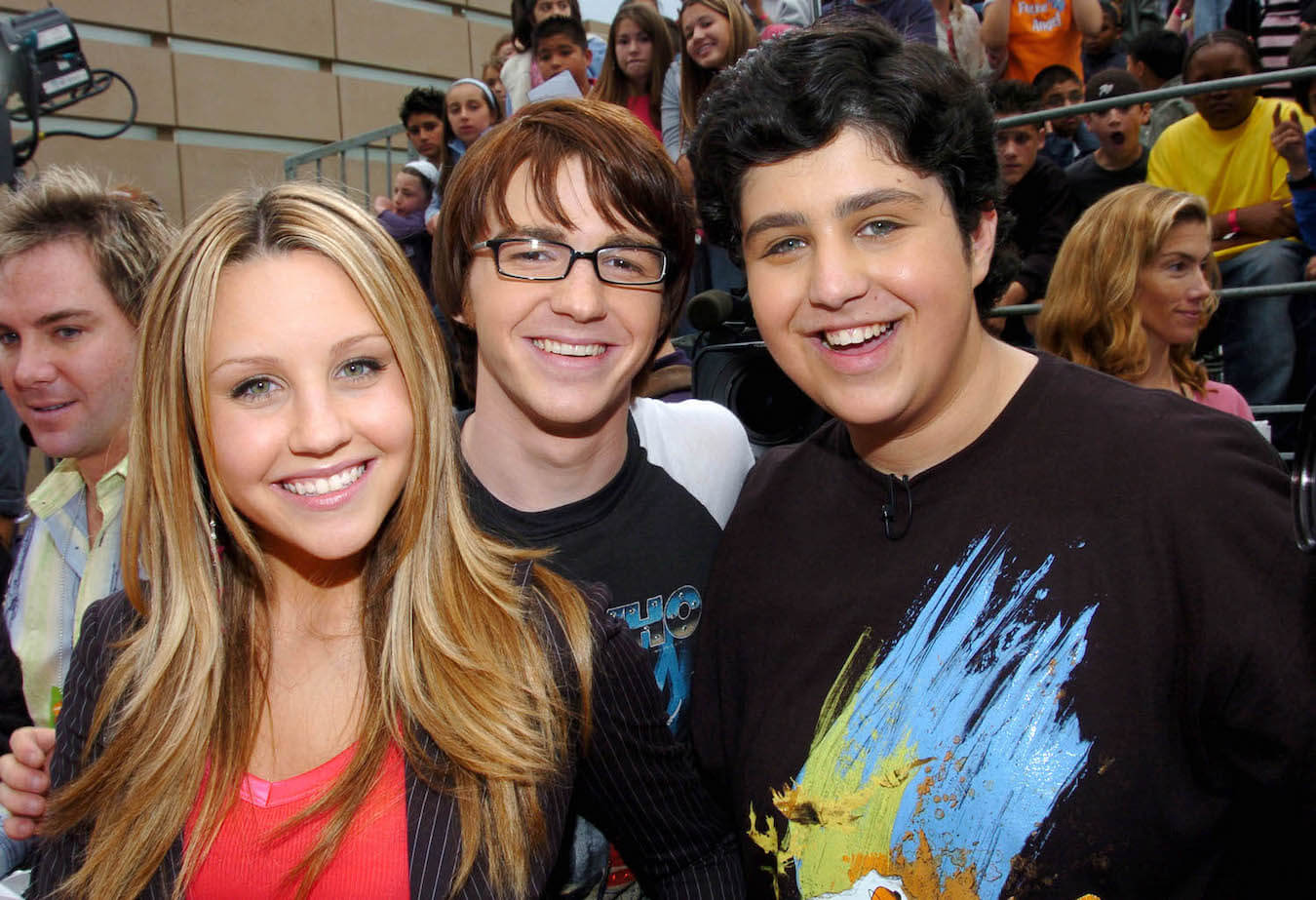 Nickelodeon stars Amanda Bynes, Drake Bell, and Josh Peck smiling together