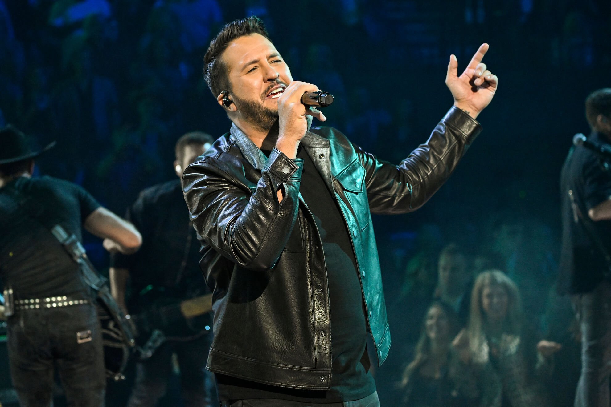 'American Idol' judge Luke Bryan singing on stage