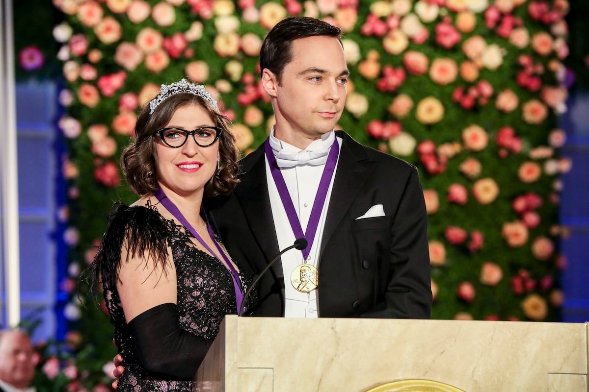 Amy and Sheldon on stage as they accept the Nobel Prize in 'The Big Bang Theory' series finale