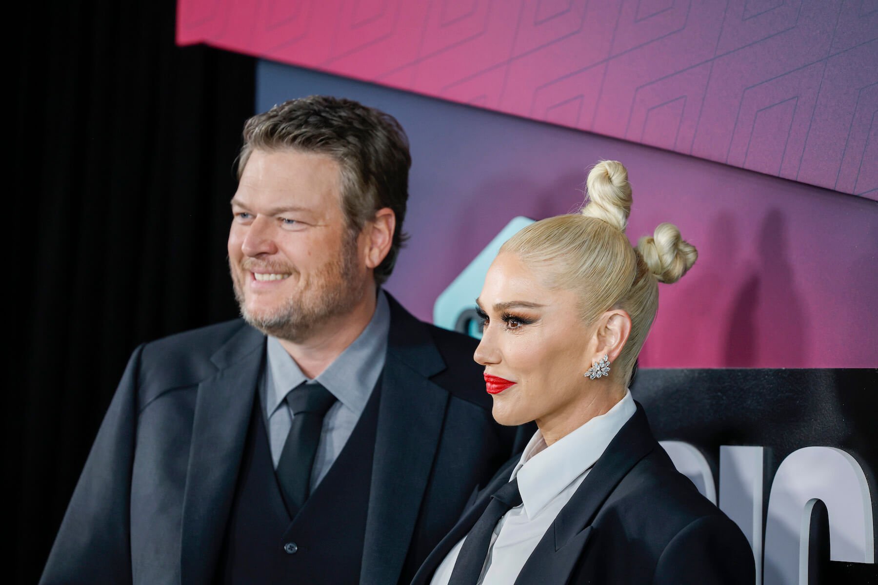 Blake Shelton and Gwen Stefani wearing suits at an event