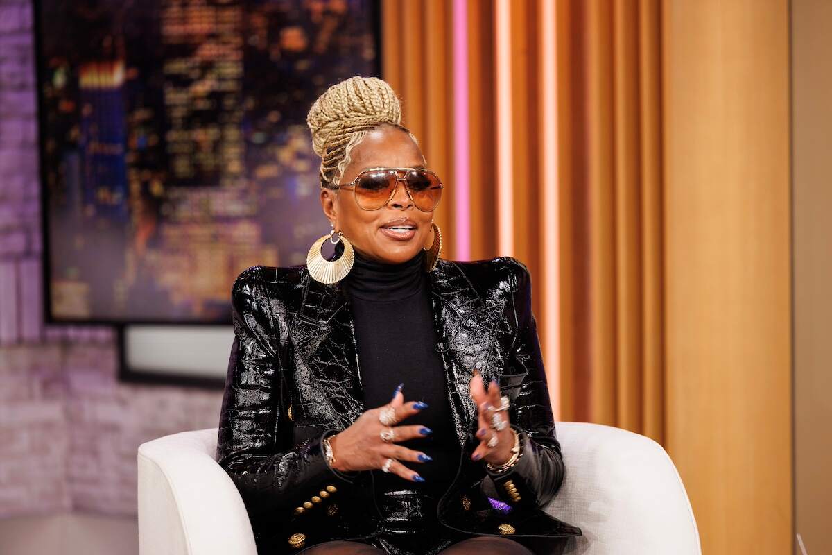 Wearing a black outfit, Mary J. Blige speaks on CBS Mornings