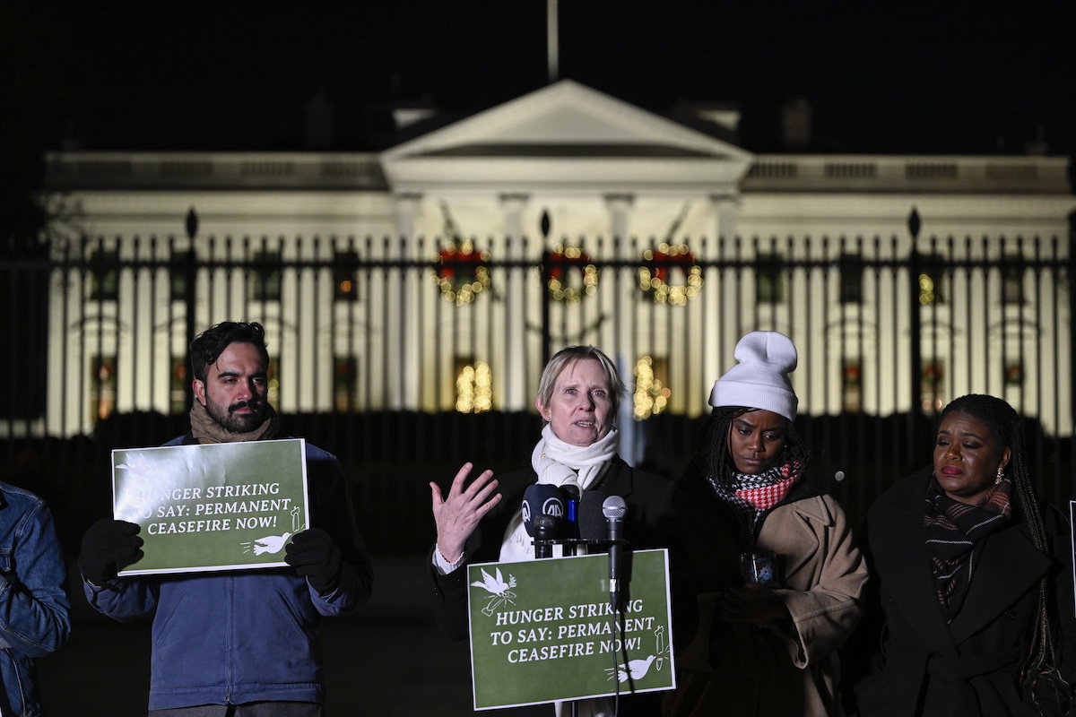 Cynthia Nixon speaking outside of the White House