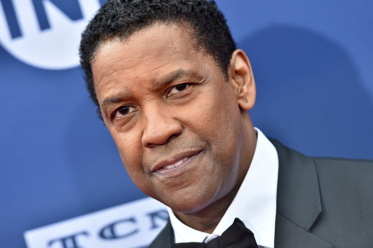 Denzel Washington posing in a suit at the American Film Institute's 47th Life Achievement Award Gala Tribute.