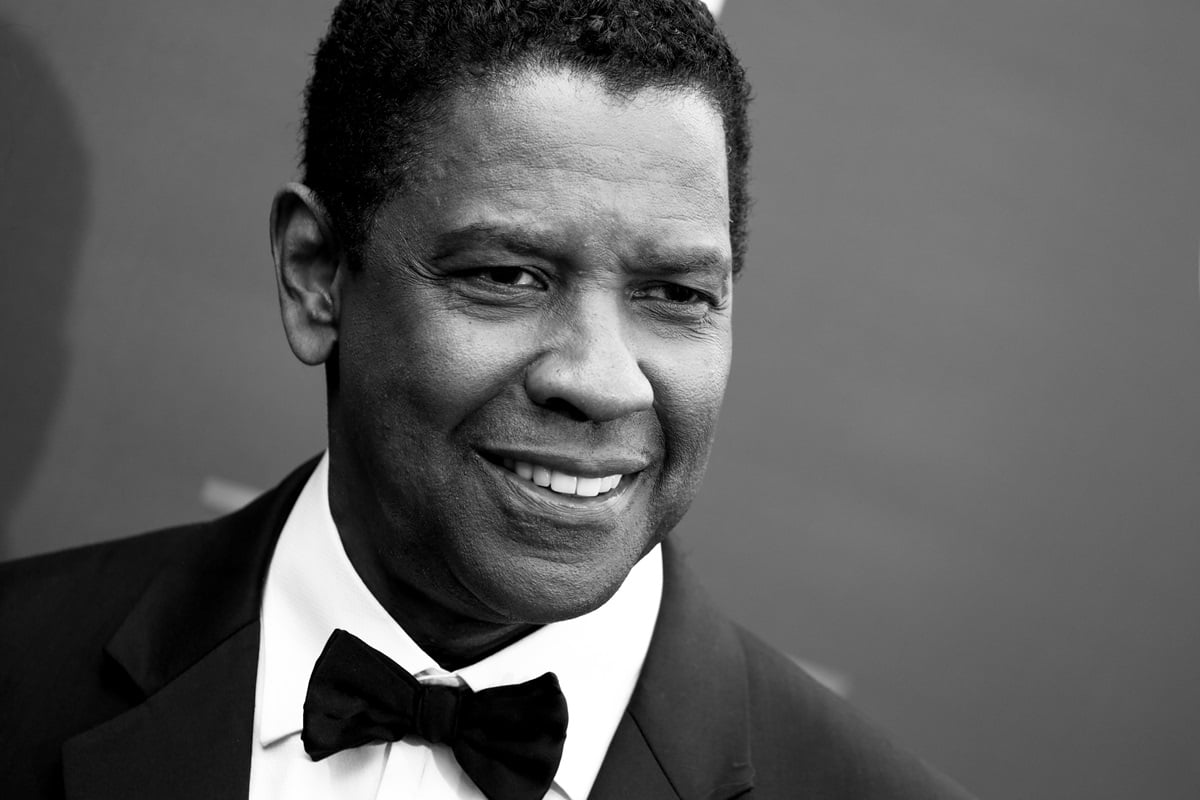 Denzel Washington posing in a suit at the 47th AFI Life Achievement Award honoring Denzel Washington.