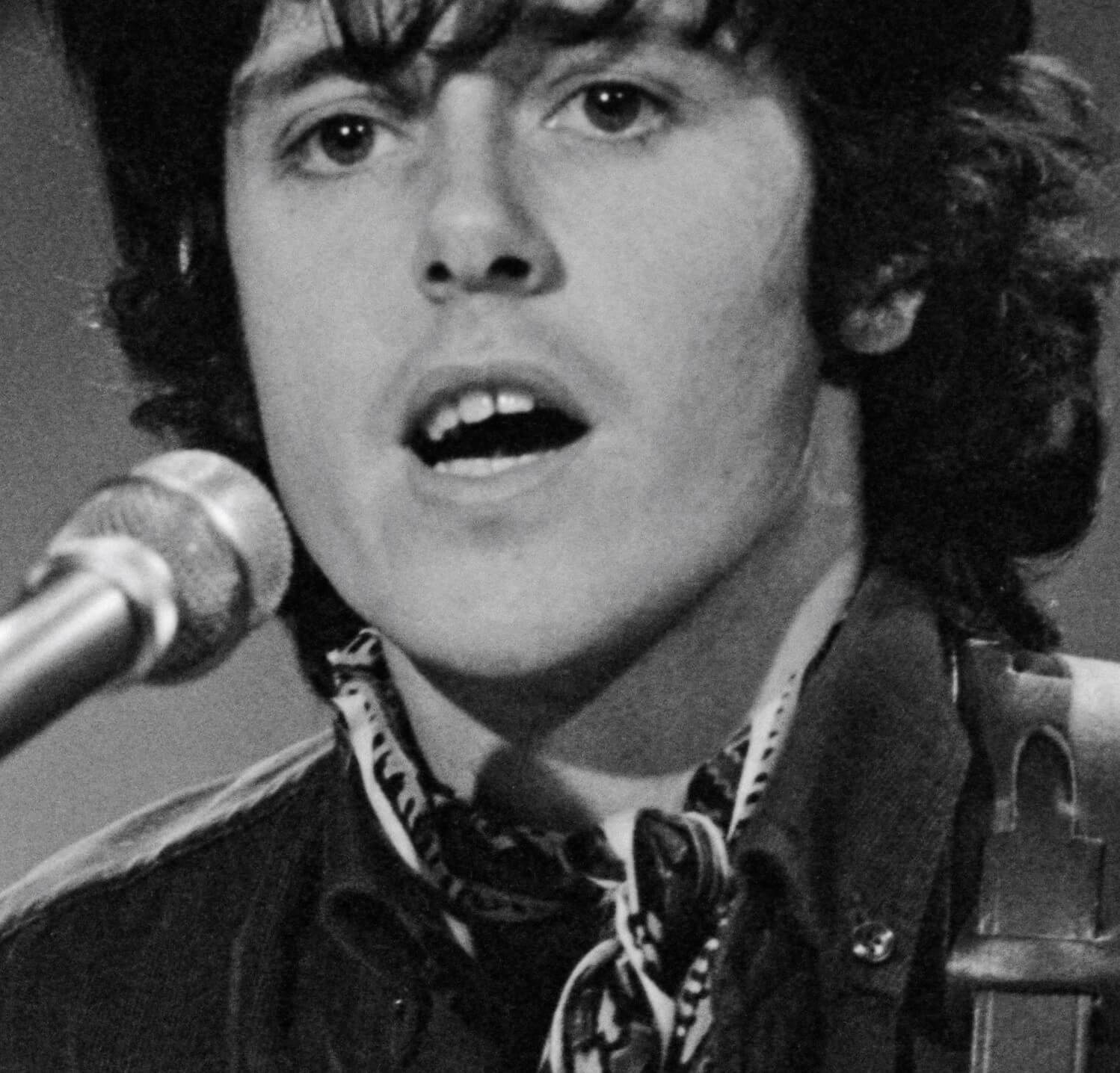 "Sunshine Superman" star Donovan in black-and-white