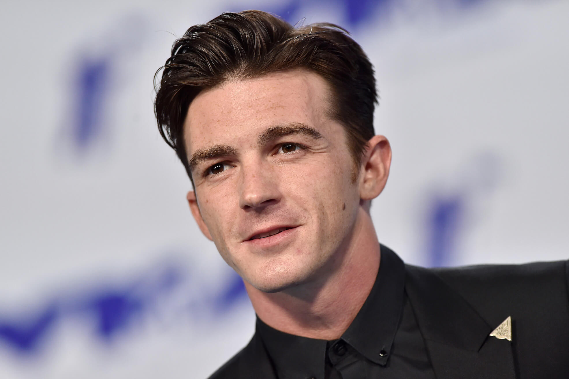 A close-up of Nickelodeon star Drake Bell in 2017