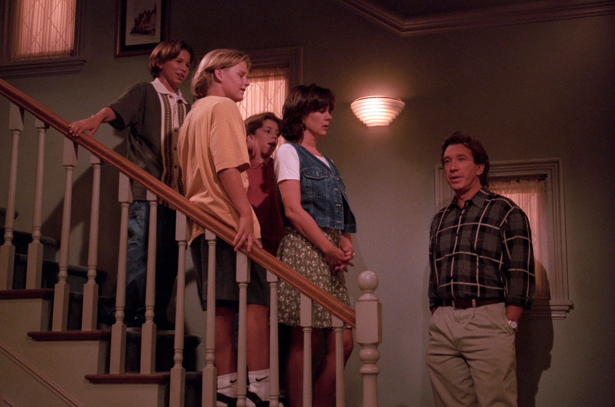 Jonathan Taylor Thomas, Zachery Ty Bryan, Taran Noah Smith, Patricia Richardson and Tim Allen in a scene for 'Home Improvement