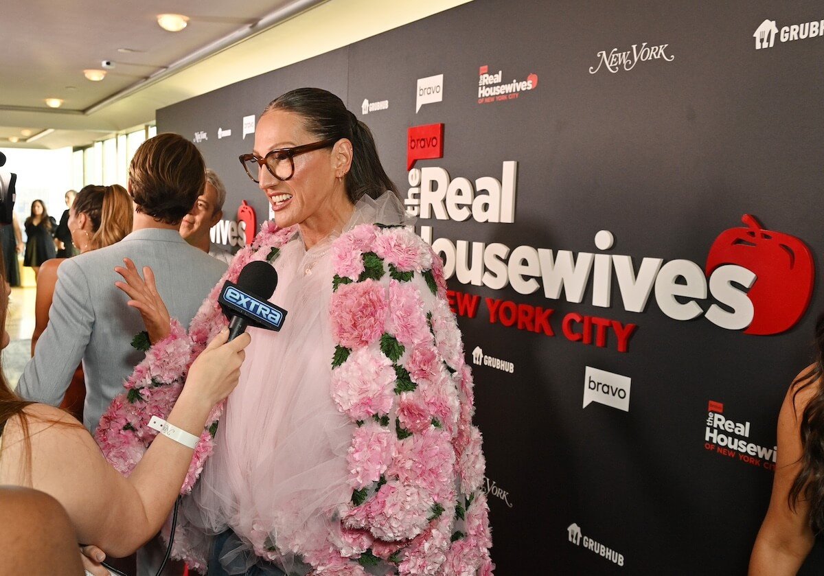 Jenna Lyons speaking with a reporter at the 'RHONY' Season 14 premiere