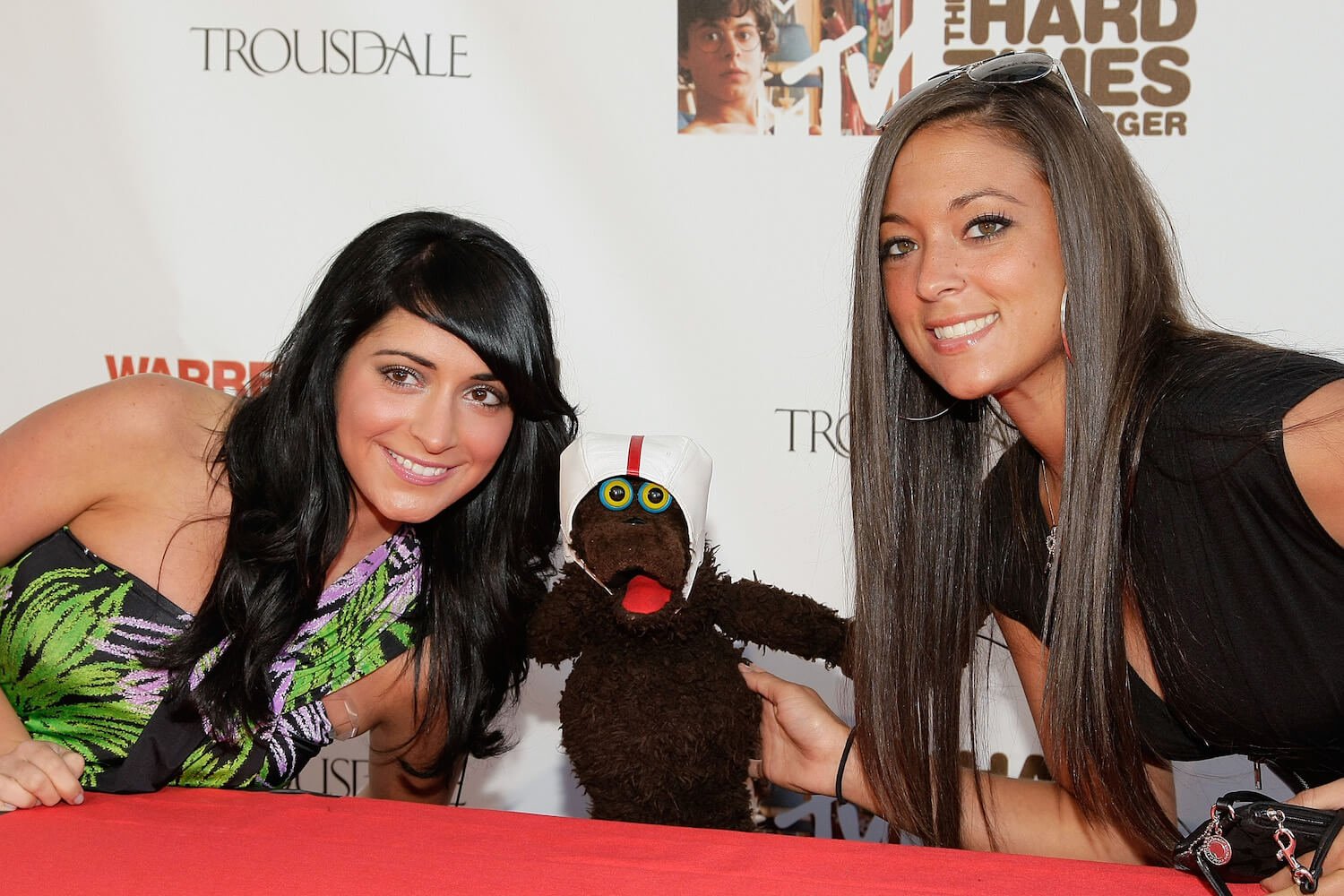 'Jersey Shore: Family Vacation' Season 7 stars Angelina Pivarnick and Sammi 'Sweetheart' Giancola smiling and leaning in together