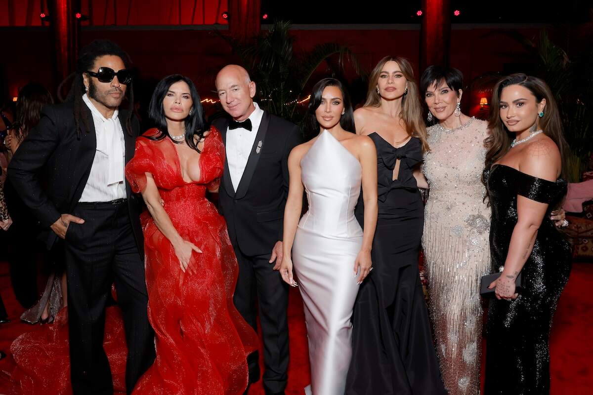 Lenny Kravitz, Lauren Sánchez, Jeff Bezos, Kim Kardashian, Sofía Vergara, Kris Jenner, and Demi Lovato pose together at the 2024 Vanity Fair Oscar